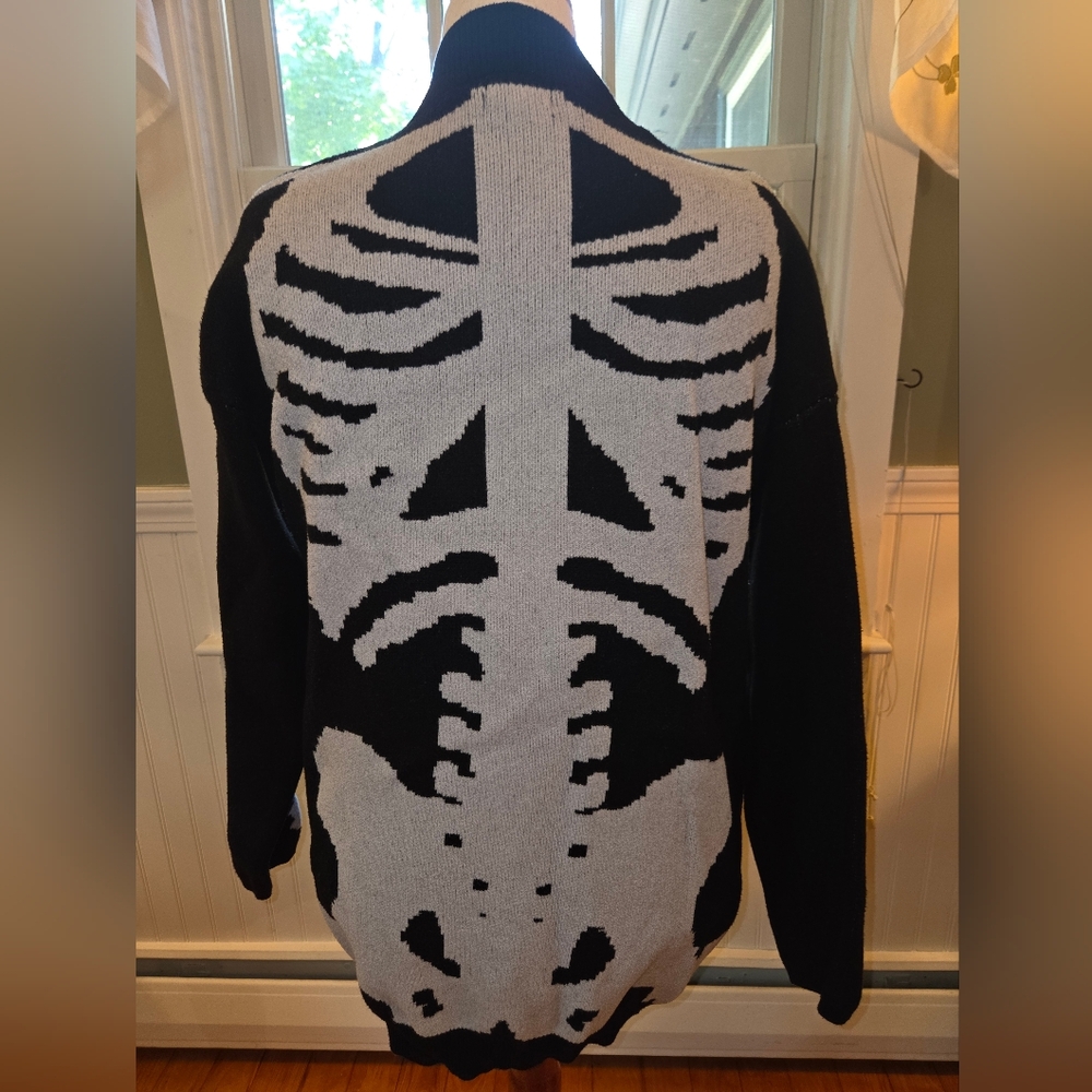 Unique Vintage Magnolia Place Black & White Skeleton Open Long Cardigan - Picture 3 of 4